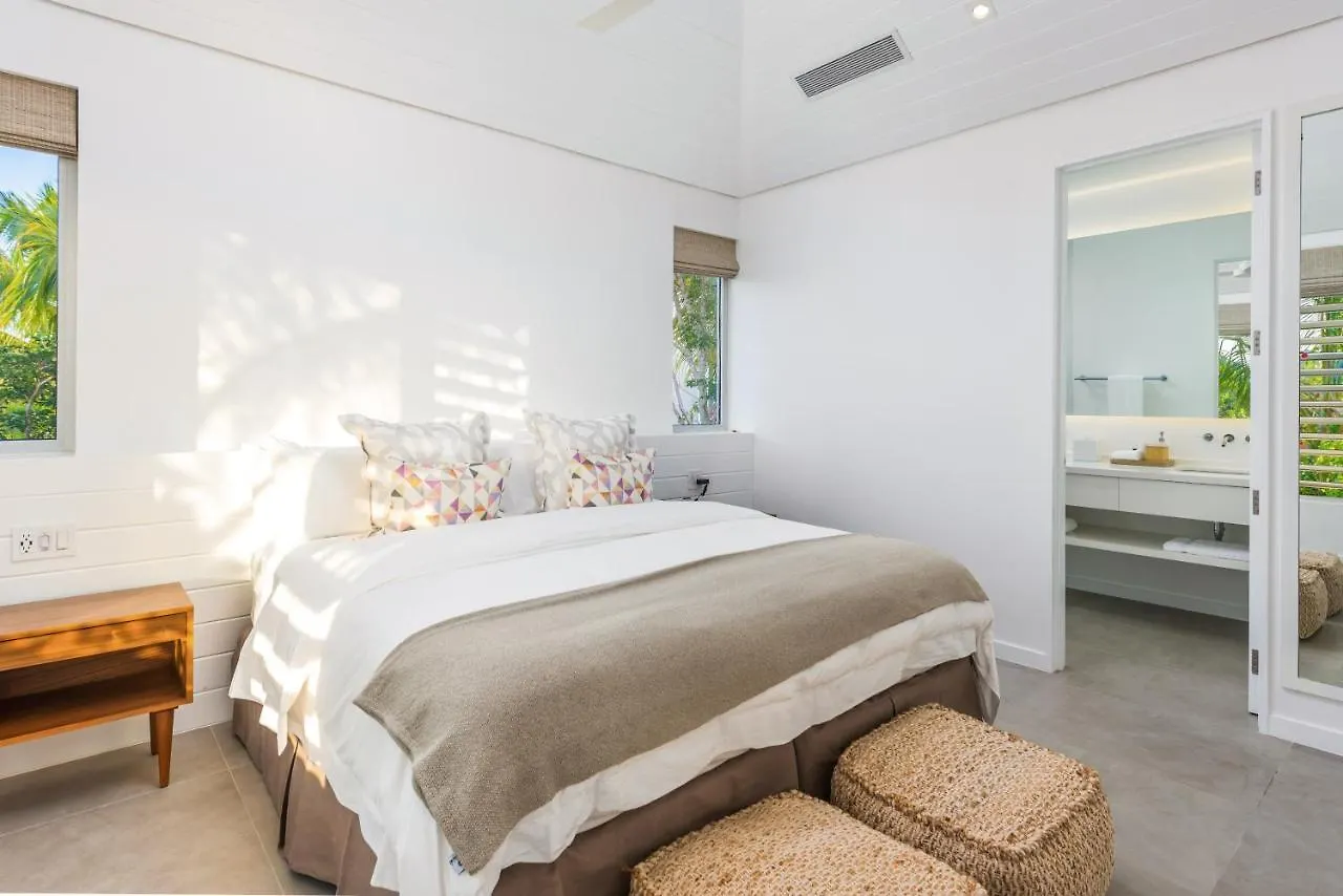 Beach Enclave Grace Bay 3*,