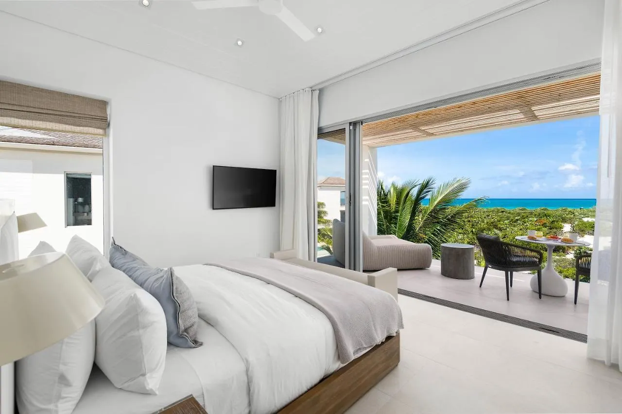 Beach Enclave Grace Bay 3*,