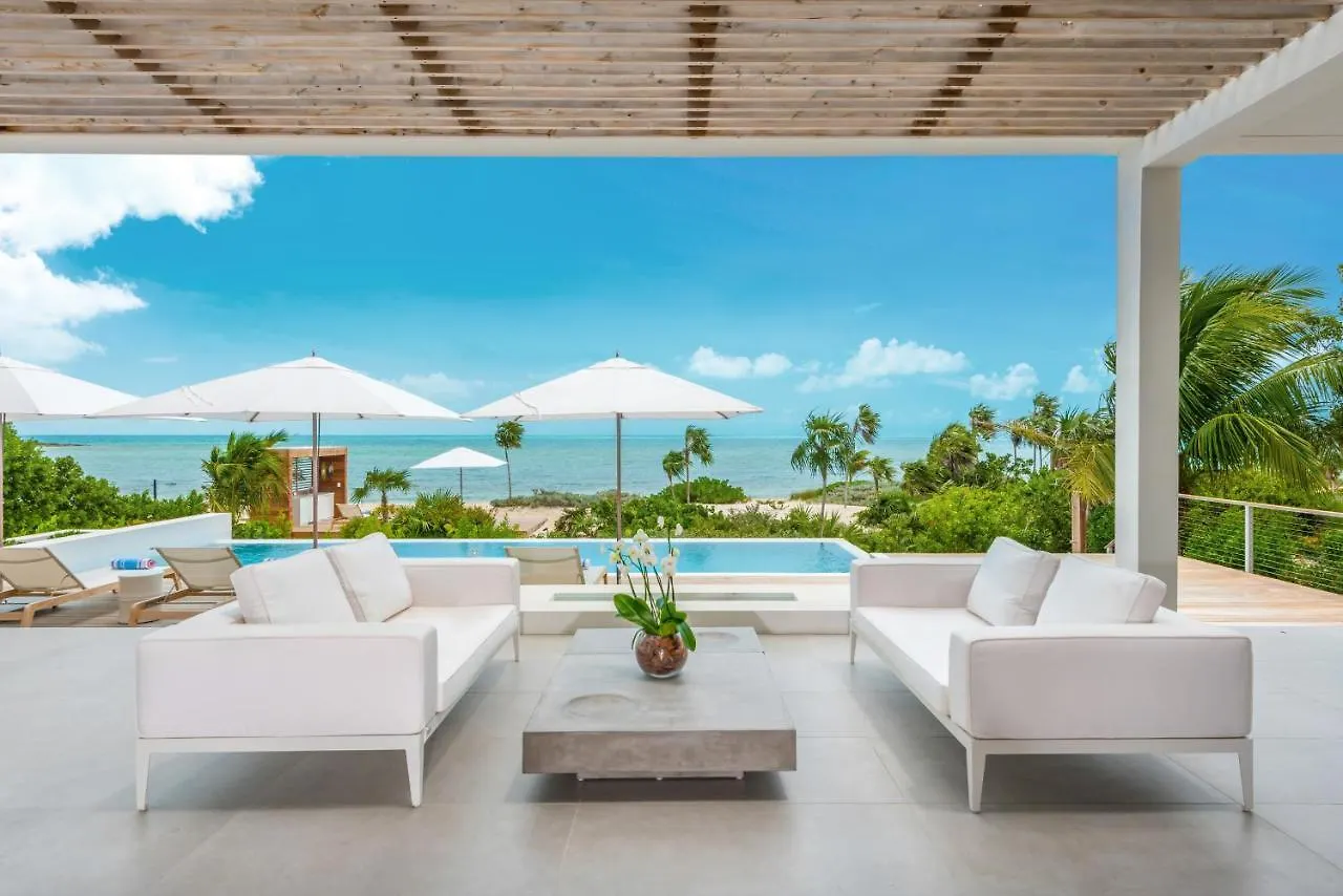 Beach Enclave Grace Bay 3*,