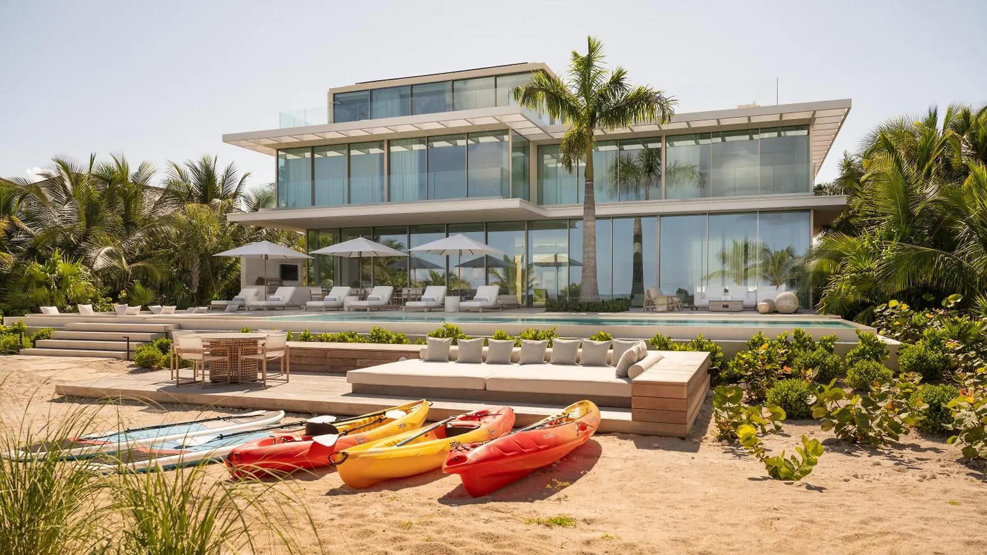 Beach Enclave Grace Bay 3*,
